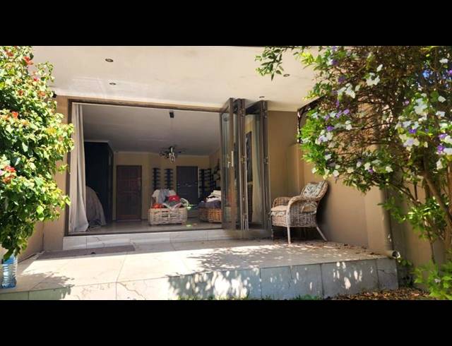 2 BEDROOM TOWNHOUSE FOR SALE IN LONEHILL